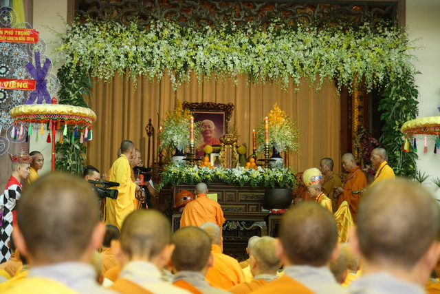 Vạn Hạnh: Lễ tống biệt nhục thân cố HT. Thượng Minh hạ Châu về cõi Phật