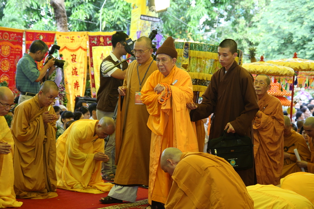 Vạn Hạnh: Lễ tống biệt nhục thân cố HT. Thượng Minh hạ Châu về cõi Phật