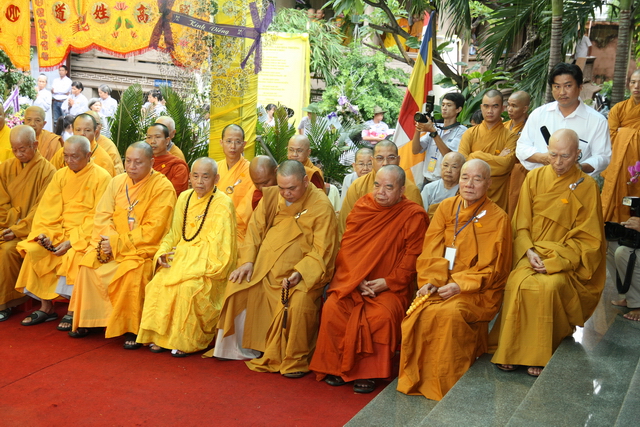 Vạn Hạnh: Lễ tống biệt nhục thân cố HT. Thượng Minh hạ Châu về cõi Phật