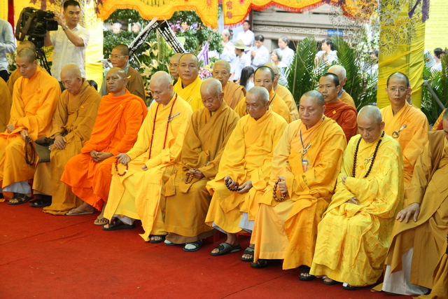 Vạn Hạnh: Lễ tống biệt nhục thân cố HT. Thượng Minh hạ Châu về cõi Phật