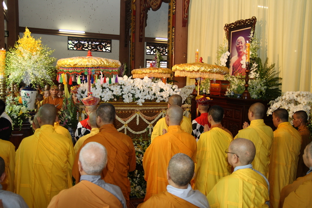 Vạn Hạnh: Lễ tống biệt nhục thân cố HT. Thượng Minh hạ Châu về cõi Phật