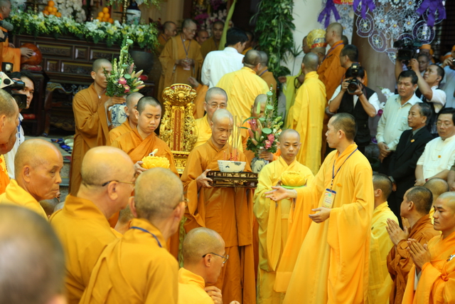 Vạn Hạnh: Lễ tống biệt nhục thân cố HT. Thượng Minh hạ Châu về cõi Phật