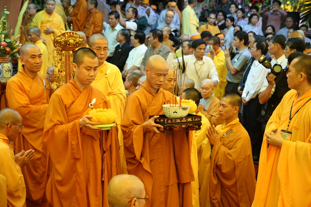 Vạn Hạnh: Lễ tống biệt nhục thân cố HT. Thượng Minh hạ Châu về cõi Phật