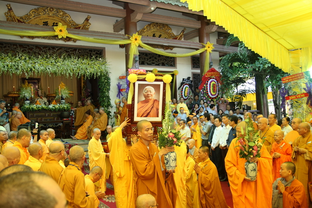 Vạn Hạnh: Lễ tống biệt nhục thân cố HT. Thượng Minh hạ Châu về cõi Phật