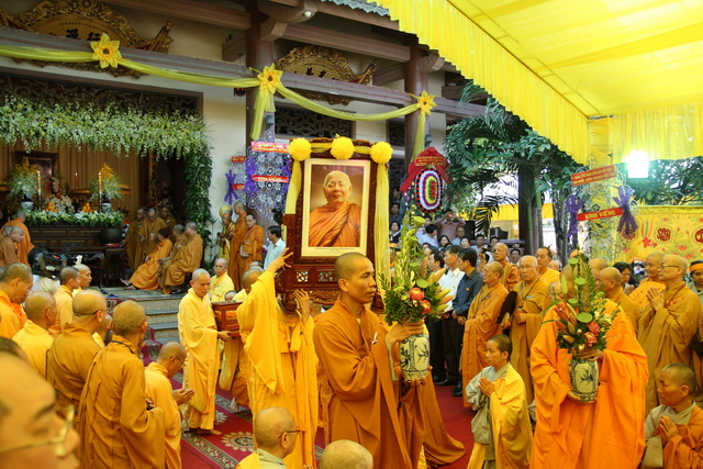 Vạn Hạnh: Lễ tống biệt nhục thân cố HT. Thượng Minh hạ Châu về cõi Phật