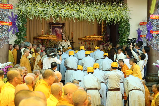 Vạn Hạnh: Lễ tống biệt nhục thân cố HT. Thượng Minh hạ Châu về cõi Phật