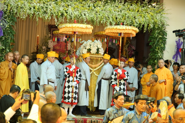 Vạn Hạnh: Lễ tống biệt nhục thân cố HT. Thượng Minh hạ Châu về cõi Phật