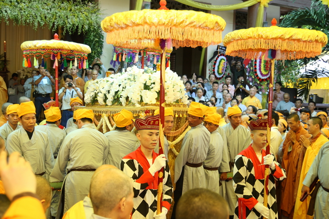 Vạn Hạnh: Lễ tống biệt nhục thân cố HT. Thượng Minh hạ Châu về cõi Phật