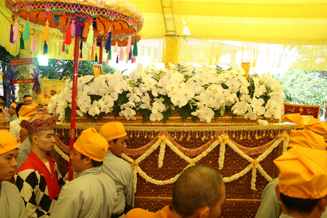 Vạn Hạnh: Lễ tống biệt nhục thân cố HT. Thượng Minh hạ Châu về cõi Phật