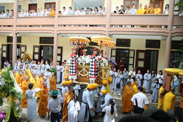 Vạn Hạnh: Lễ tống biệt nhục thân cố HT. Thượng Minh hạ Châu về cõi Phật