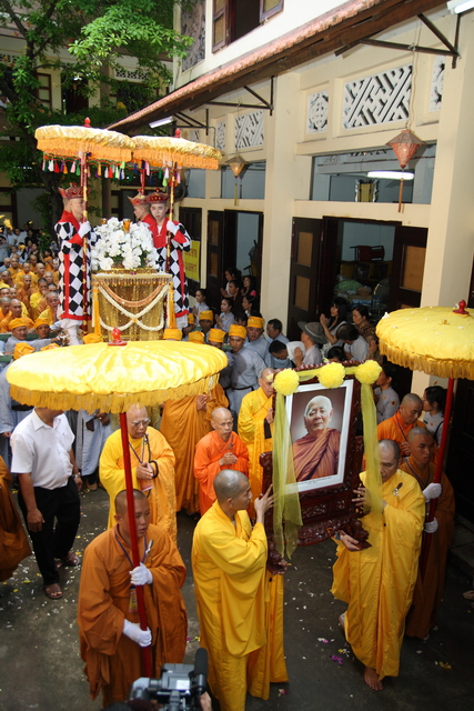 Vạn Hạnh: Lễ tống biệt nhục thân cố HT. Thượng Minh hạ Châu về cõi Phật