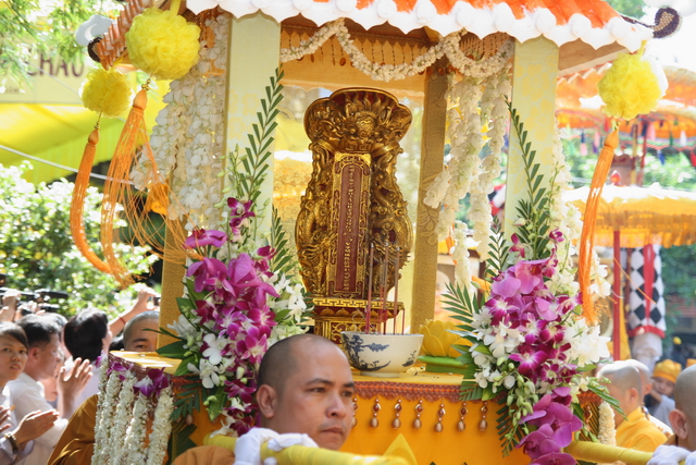 Vạn Hạnh: Lễ tống biệt nhục thân cố HT. Thượng Minh hạ Châu về cõi Phật