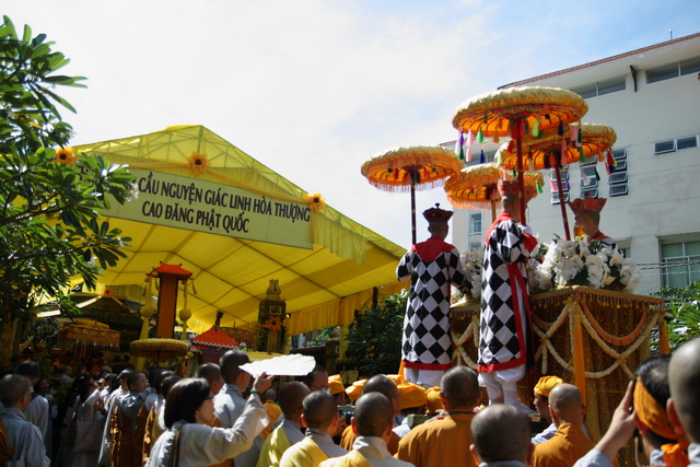 Vạn Hạnh: Lễ tống biệt nhục thân cố HT. Thượng Minh hạ Châu về cõi Phật