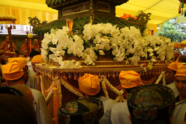 Vạn Hạnh: Lễ tống biệt nhục thân cố HT. Thượng Minh hạ Châu về cõi Phật