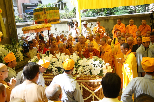 Vạn Hạnh: Lễ tống biệt nhục thân cố HT. Thượng Minh hạ Châu về cõi Phật