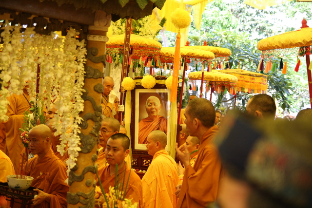 Vạn Hạnh: Lễ tống biệt nhục thân cố HT. Thượng Minh hạ Châu về cõi Phật