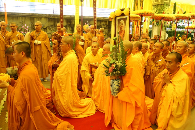 Vạn Hạnh: Lễ tống biệt nhục thân cố HT. Thượng Minh hạ Châu về cõi Phật