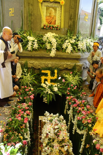 Vạn Hạnh: Lễ tống biệt nhục thân cố HT. Thượng Minh hạ Châu về cõi Phật