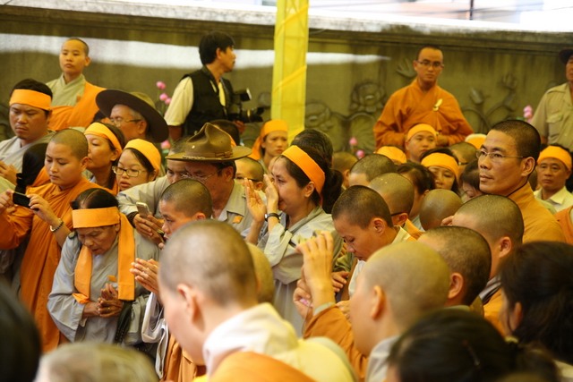 Vạn Hạnh: Lễ tống biệt nhục thân cố HT. Thượng Minh hạ Châu về cõi Phật