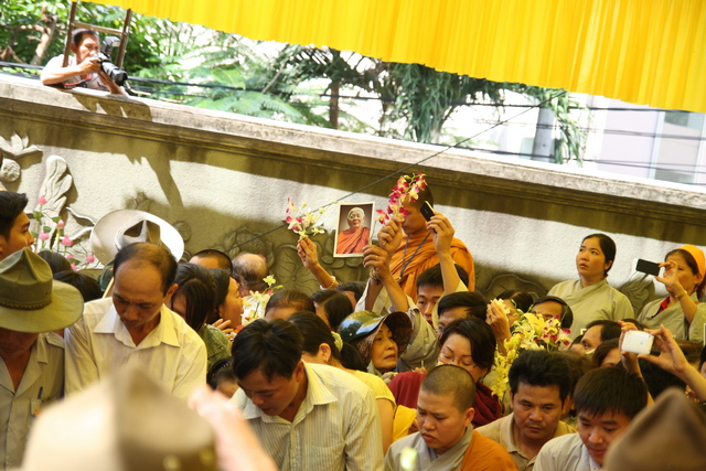 Vạn Hạnh: Lễ tống biệt nhục thân cố HT. Thượng Minh hạ Châu về cõi Phật