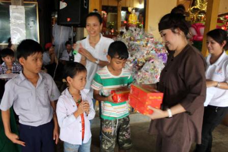 Đak Lak: Đoàn TNPT Thiện Sinh Phát 600 Phần Quà Trung Thu Cho Các Cháu Huyện Ea Sup