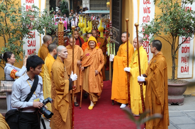 Hà Nội: Chùm ảnh đoàn Đại biểu cử hành nghi lễ cầu nguyện tại chùa Quán Sứ