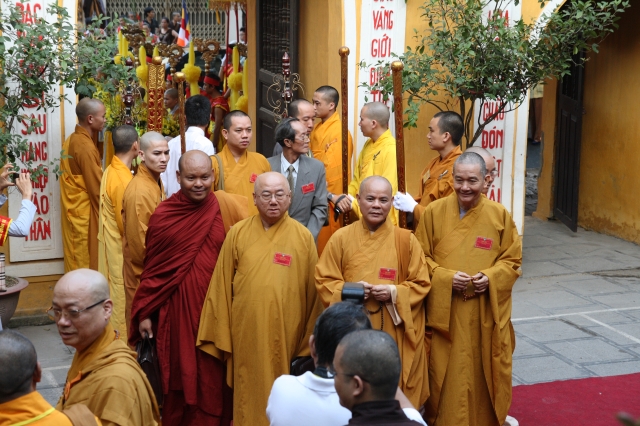 Hà Nội: Chùm ảnh đoàn Đại biểu cử hành nghi lễ cầu nguyện tại chùa Quán Sứ