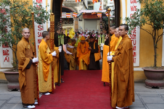 Hà Nội: Chùm ảnh đoàn Đại biểu cử hành nghi lễ cầu nguyện tại chùa Quán Sứ