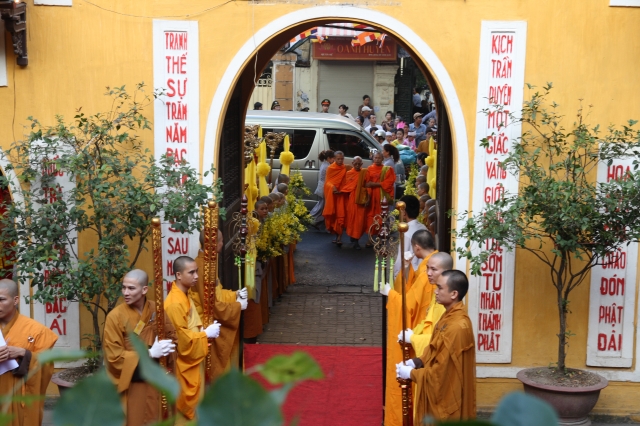 Hà Nội: Chùm ảnh đoàn Đại biểu cử hành nghi lễ cầu nguyện tại chùa Quán Sứ