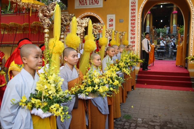 Hà Nội: Chùm ảnh đoàn Đại biểu cử hành nghi lễ cầu nguyện tại chùa Quán Sứ