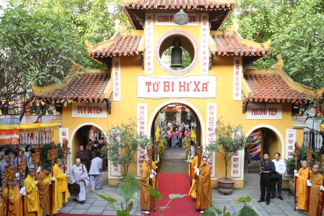 Hà Nội: Chùm ảnh đoàn Đại biểu cử hành nghi lễ cầu nguyện tại chùa Quán Sứ