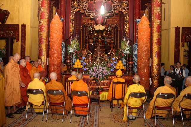 Hà Nội: Chùm ảnh đoàn Đại biểu cử hành nghi lễ cầu nguyện tại chùa Quán Sứ