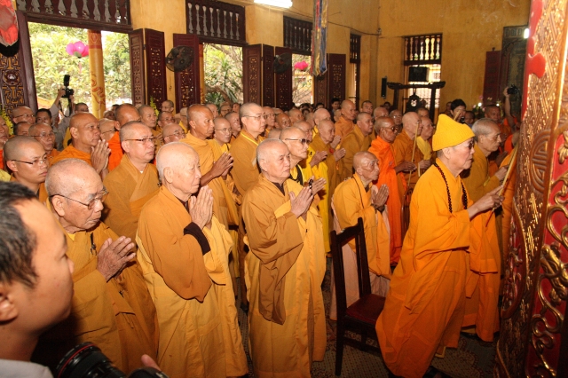 Hà Nội: Chùm ảnh đoàn Đại biểu cử hành nghi lễ cầu nguyện tại chùa Quán Sứ