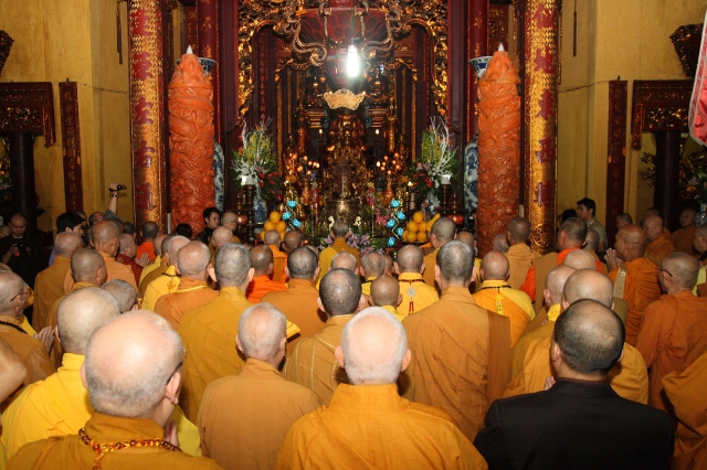 Hà Nội: Chùm ảnh đoàn Đại biểu cử hành nghi lễ cầu nguyện tại chùa Quán Sứ