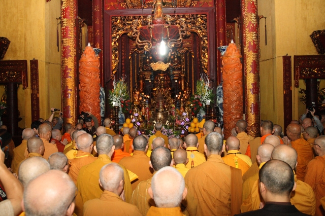 Hà Nội: Chùm ảnh đoàn Đại biểu cử hành nghi lễ cầu nguyện tại chùa Quán Sứ