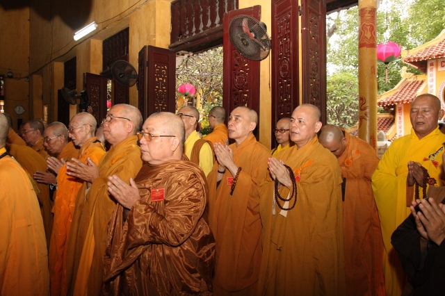 Hà Nội: Chùm ảnh đoàn Đại biểu cử hành nghi lễ cầu nguyện tại chùa Quán Sứ