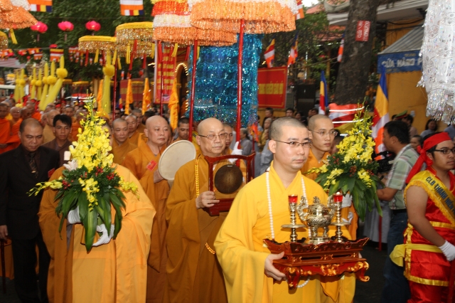 Hà Nội: Thiêng liêng, hoành tráng nghi lễ cung rước chư tôn đức giáo phẩm quang lâm