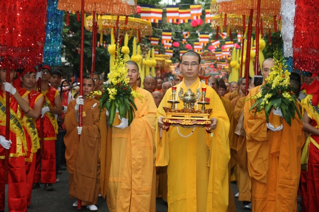 Hà Nội: Thiêng liêng, hoành tráng nghi lễ cung rước chư tôn đức giáo phẩm quang lâm