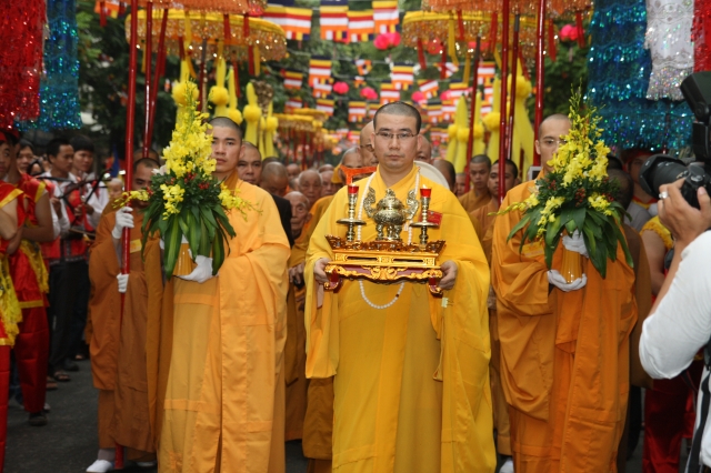 Hà Nội: Thiêng liêng, hoành tráng nghi lễ cung rước chư tôn đức giáo phẩm quang lâm