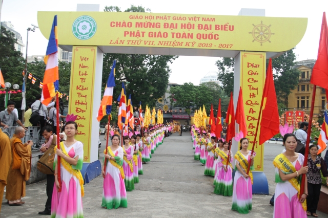 Hà Nội: Thiêng liêng, hoành tráng nghi lễ cung rước chư tôn đức giáo phẩm quang lâm