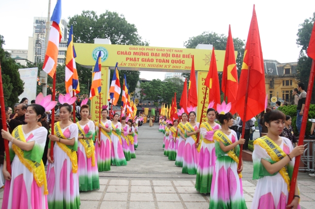 Hà Nội: Thiêng liêng, hoành tráng nghi lễ cung rước chư tôn đức giáo phẩm quang lâm