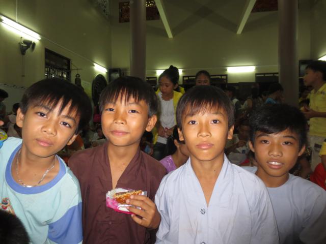Ấm Áp Đêm Trung Thu Tại Chùa Khánh Ninh