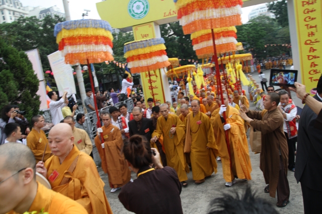 Hà Nội: Thiêng liêng, hoành tráng nghi lễ cung rước chư tôn đức giáo phẩm quang lâm