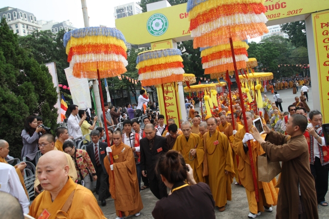 Hà Nội: Thiêng liêng, hoành tráng nghi lễ cung rước chư tôn đức giáo phẩm quang lâm