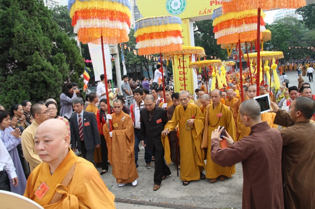 Hà Nội: Thiêng liêng, hoành tráng nghi lễ cung rước chư tôn đức giáo phẩm quang lâm