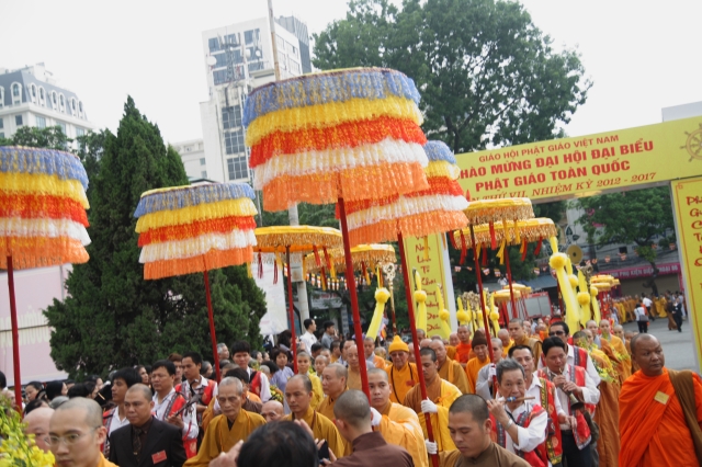 Hà Nội: Thiêng liêng, hoành tráng nghi lễ cung rước chư tôn đức giáo phẩm quang lâm