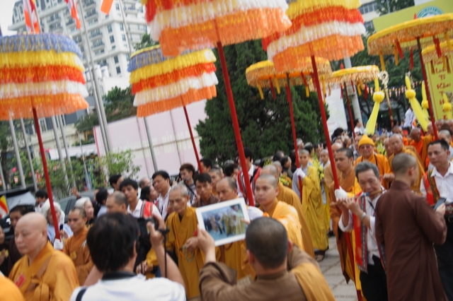 Hà Nội: Thiêng liêng, hoành tráng nghi lễ cung rước chư tôn đức giáo phẩm quang lâm