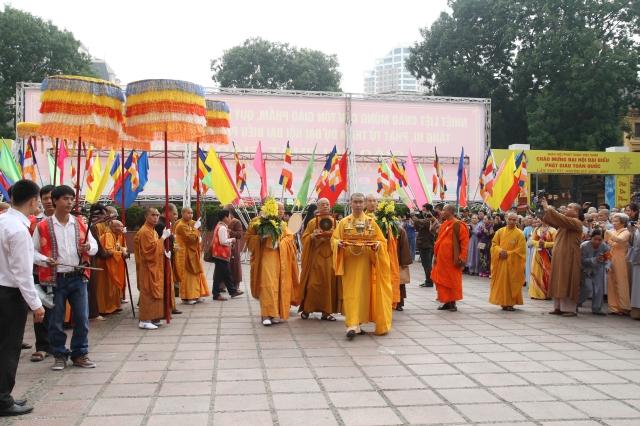 Hà Nội: Thiêng liêng, hoành tráng nghi lễ cung rước chư tôn đức giáo phẩm quang lâm