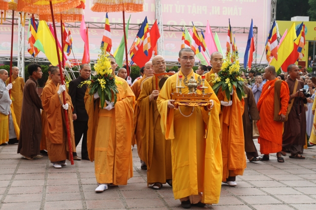 Hà Nội: Thiêng liêng, hoành tráng nghi lễ cung rước chư tôn đức giáo phẩm quang lâm