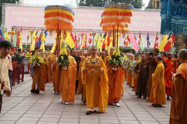 Hà Nội: Thiêng liêng, hoành tráng nghi lễ cung rước chư tôn đức giáo phẩm quang lâm